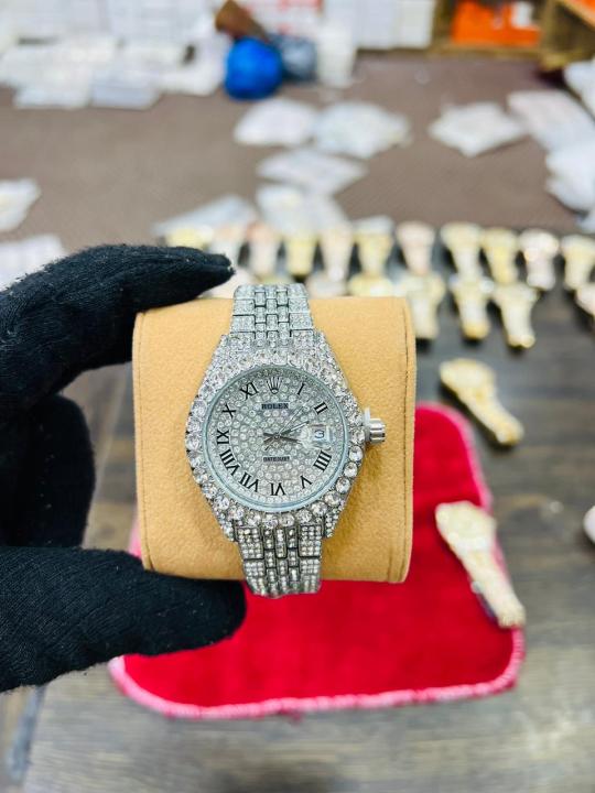 BEST DIAMOND WATCH FOR GIRLS | DATE + BUTTERFLY LOCK SYSTEM | TOP NOTCH ...