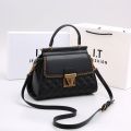 Women's handbag 2024 new autumn and winter high-end feeling, light luxury diamond grid small square bag, shoulder and crossbody.