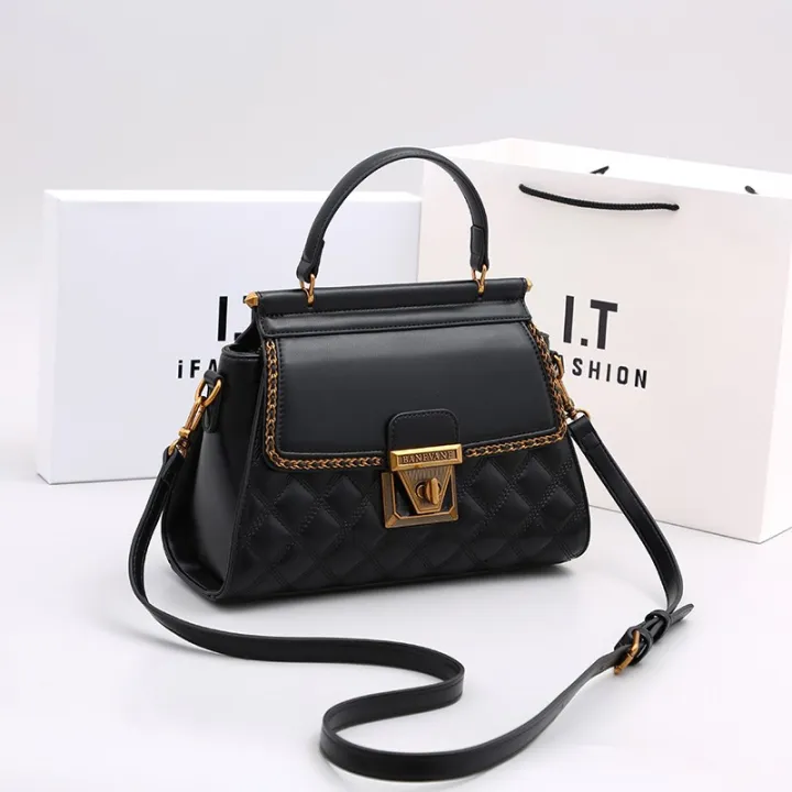 Women's%20handbag%202024%20new%20autumn%20and%20winter%20high-end%20feeling,%20light%20luxury%20diamond%20grid%20small%20square%20bag,%20shoulder%20and%20crossbody%20-%20Image%204