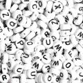 50/100/200 pcs pack of English Alphabet Beads,7mm White and Mixed Color Acrylic Flat Round Spacer Beads English Alphabet Beads for Bracelets and For Jewelry Making DIY Handmade Accessories by Gift Jewels. 