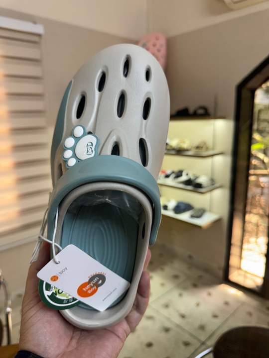 Premium%20EVA%20Clogs%20Slides%20for%20Men%20And%20Women%20%20%E2%80%93%20Soft%20Cushion,%20Anti-Slip%20Two-Part%20Sole%20%7C%20Lightweight%20&%20Quick-Dry%20-%20Image%204