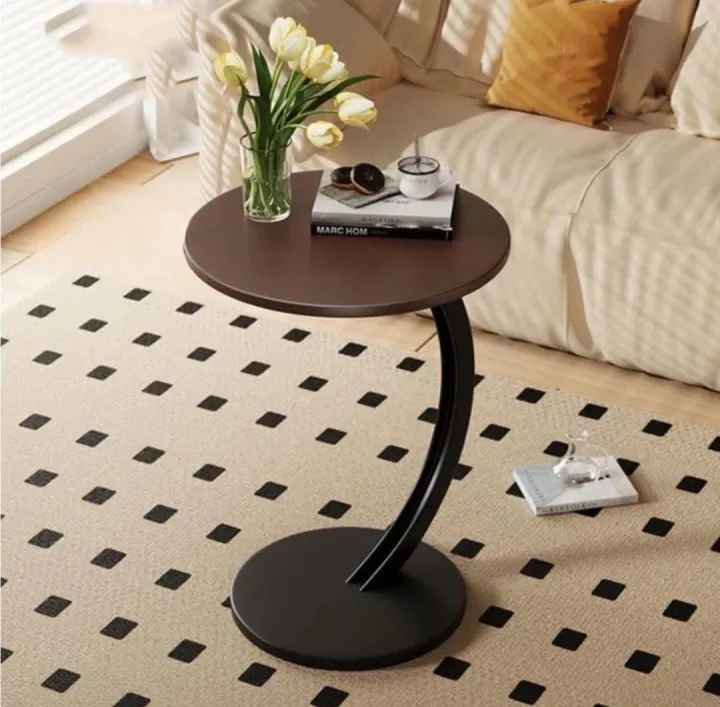Modern%20Round%20Side%20Table%20with%20Curved%20Metal%20Leg%20%E2%80%93%20Stylish%20End%20Table%20for%20Living%20Room%20or%20Bedroom%20-%20Image%202