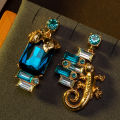 1 Pair of Vintage Inlaid Blue Rhinestone Ab Reptile-Shaped Exquisite Earrings Suitable for Women's Daily Wear and as a Birthday  for a Girlfriend. 