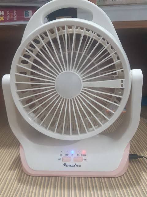 JOYKALY%20YG-729%20Portable%20Rechargeable%20LED%20Light%20AC/AD%20Electronic%20Fan%20with%208"%20inches%20High%20Speed%20Blade%20-%20Image%203