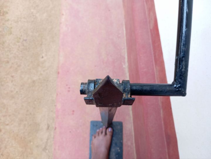 coconut%20husk%20removing%20tool%20-%20Image%204