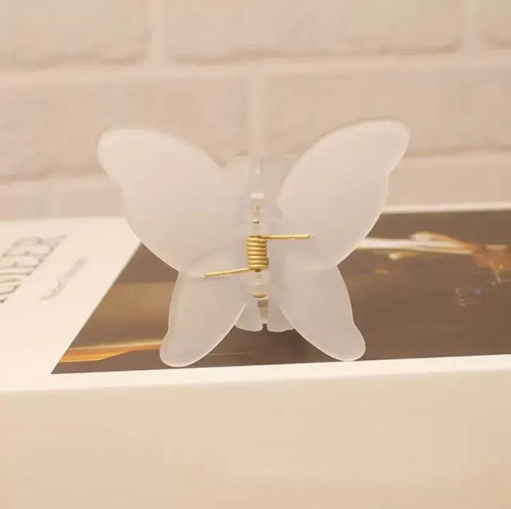 %E2%80%9CButterCharm%20Matte%20Butterfly%20Hair%20Claw%20Clip%E2%80%9D%20-%20Image%203