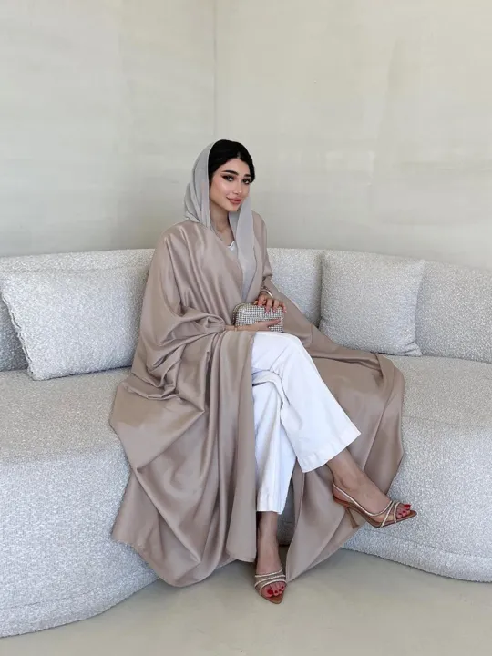 Middle%20Eastern%20Muslim%20Robe%20Fashion%20Soft%20Light%20Satin%20Bat%20Sleeves%20Long%20Sleeved%20Coat%20Women's%20Arabic%20Robe%20-%20Image%205