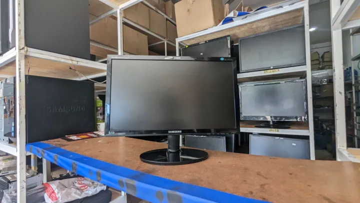 20%20inch%20monitor%20-%20Image%206