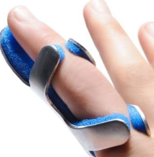 Finger%20Splint%20%E2%80%93%20Pain%20Relief%20&%20Support%20for%20Finger%20Injuries%20%E2%80%94%20Adjustable%20Finger%20Splint%20-%20Frog%20Type%20Finger%20Splint%20-%20Image%204