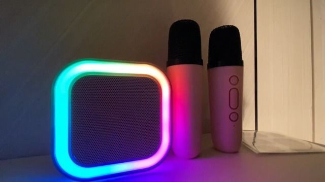 K12%20Colorful%20Karaoke%20Sound%20System%20Speaker%20With%202%20Wireless%20Karakoke%20Speaker%20-%20Image%204