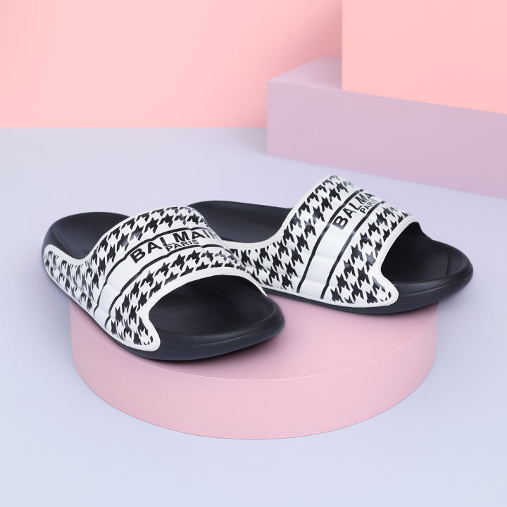 B-Main%20Ultra%20Soft%20Slip-On%20Slides%20%E2%80%93%20Dual-Tone%20Black%20&%20White%20-%20Image%203