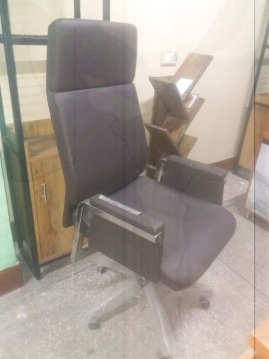 office%20revolving%20chair%20-%20Image%204