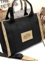 The Tote bag Marc Jacobs with huge capacity. 