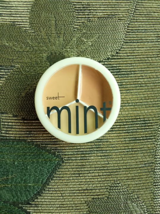 Sweet%20Mint%20Concealer,%20Tri-color%20Concealer%20Palette%20of%20Covers%20Acne%20Marks%20Dark%20Circles%20-%20Image%202
