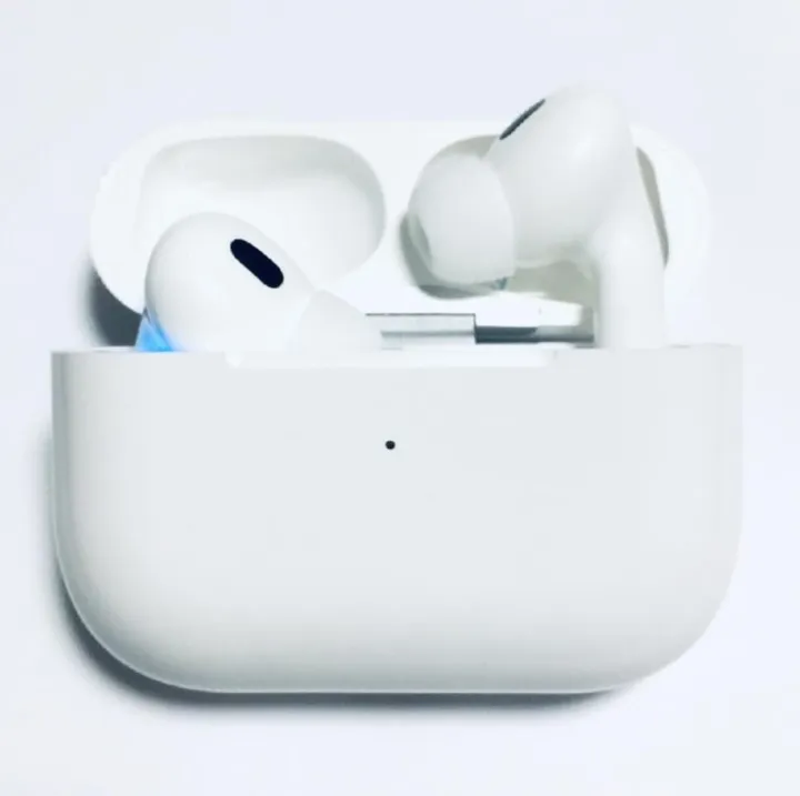 True%20Wireless%20Bluetooth%20Earbuds%20Black%20Edition%20-%20Image%207