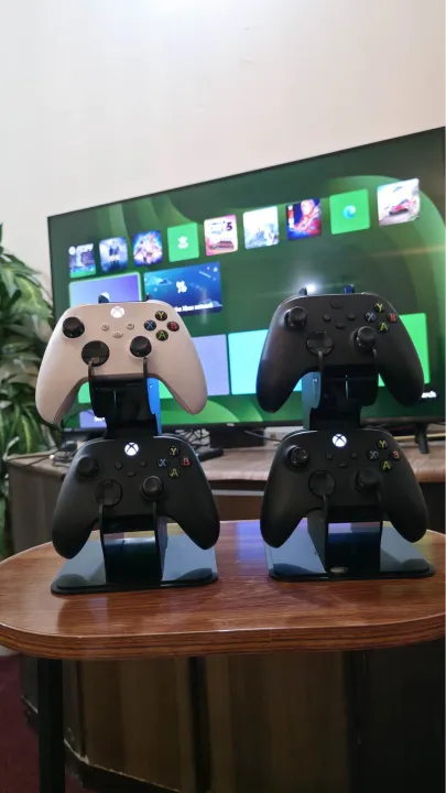 Universal%20Acrylic%20Gaming%20Controller%20Stand%20-%20Desk%20Organizer%20for%20PS5,%20PS4,%20Xbox%20Series%20X/S%20Controllers%20-%20Image%207