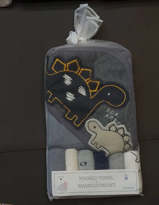 Baby%20hooded%20towel%20and%20face%20towels%20-%20Image%205