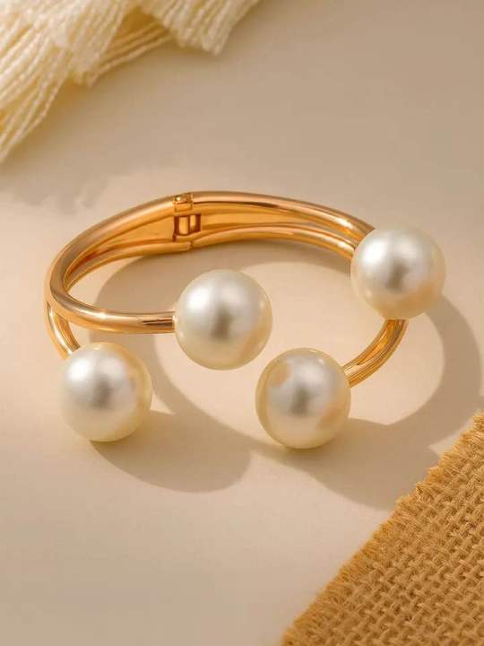 Sparkle%20Roniya%20Chunky%20Golden%20Pearl%20Bracelet%20-%20Image%203