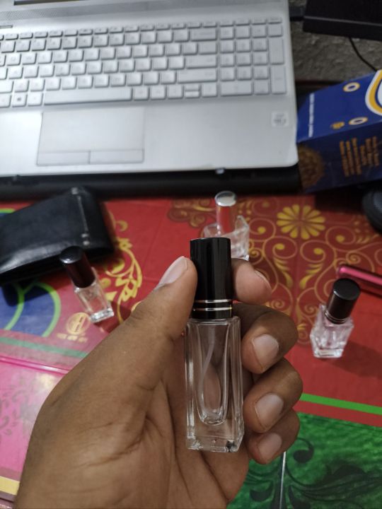 Premium%20Refillable%20Perfume%20Decant%20Bottle%20&%20Travel%20Atomizer%20-%206ml%20-%20Image%206