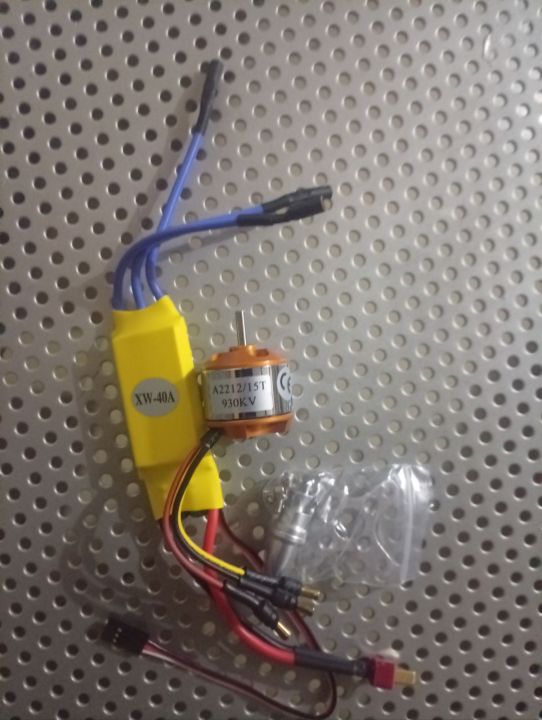 1400kv%20/%202600kv%20/%201000kv%20/%201100kv%20/%201800kv%20bldc%20brushless%20motor%20+%2040a%20brushless%20ESC%20for%20making%20drone%20plane%20car%20boats%20and%20many%20more%20projects%20-%20Image%203