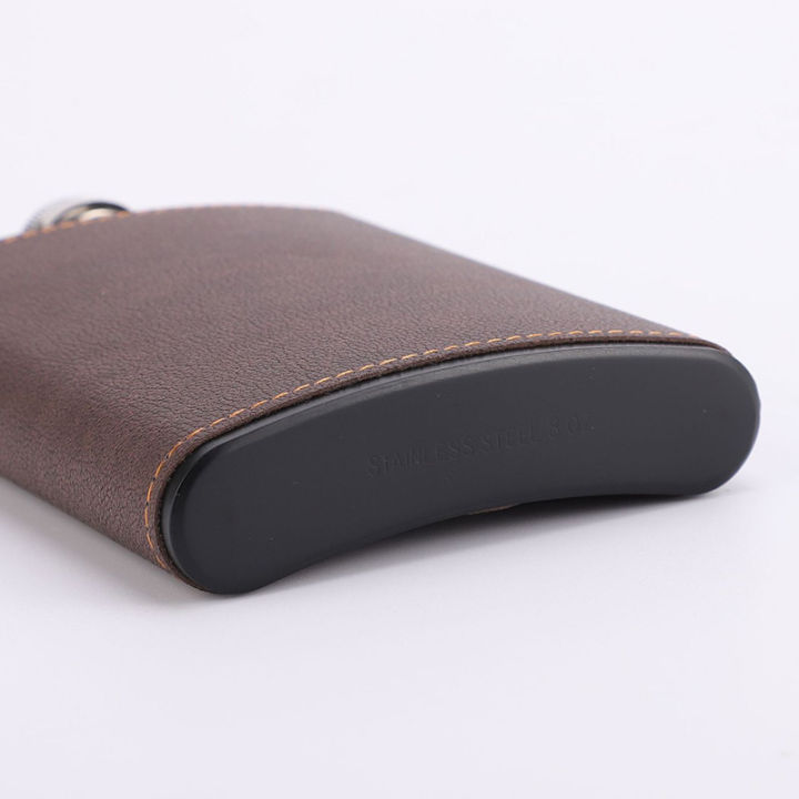 6/8oz%20Portable%20Hip%20Flask%20Brown%20Leather%20Covered%20Stainless%20Steel%20Flask%20for%20Alcohol%20Whiskey%20Flasks%20Man%20%20-%20Image%204