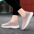 Summer New Pink Lightweight Canvas Women's Shoes Soft Bottom Non-slip Walking Shoes Middle-aged Cloth Shoes. 