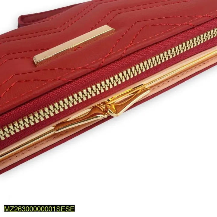 woman%20lining%20clutch%20-%20Image%204