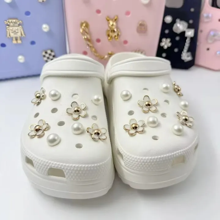 3D%20Cute%20Daisies%20Pearl%20Set%20Shoe%20Charms%20Accessories%20for%20Slide%20Sandals%20DIY%20Clogs%20Decoration%20Shoe%20Buckle%20Pins%20Shoe%20Decoration%20%20-%20Image%204