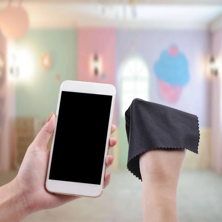 Microfiber%20Cleaning%20Cloths%20Premium%20Cloths%20for%20Phone%20Cleaning%20Glasses%20Lenses%20Screens%20and%20More%20-%20Image%205