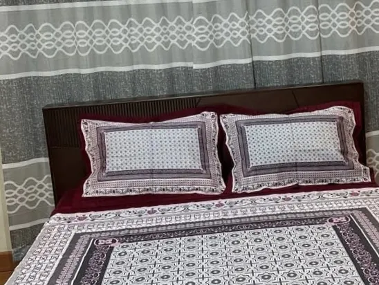 New%20Design%20Luxury%20Panel%20bedsheet%20king%20size%20(8feet/7.5feet(%20with%202%20pillows%20cover%20&%201%20side%20pillow%20cover%20for%20home%20decorations%20-%20Image%204