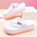 Thick bottom flip flops for women's summer 2025 new height increasing anti slip beach sandals beach slippers for outdoor wear.
