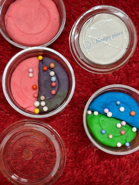 Play dough (non toxic)