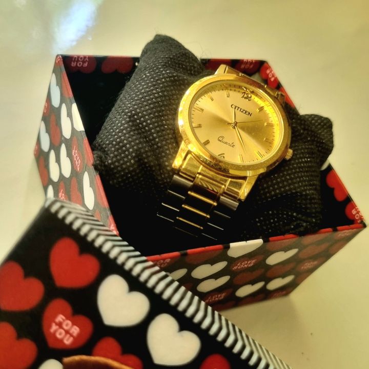 The%20Casual%20Citizen%20Two%20Tone%20Watch%20features%20a%20sleek,%20stylish%20design,%20blending%20silver%20and%20gold%20tones.%20-%20Image%203