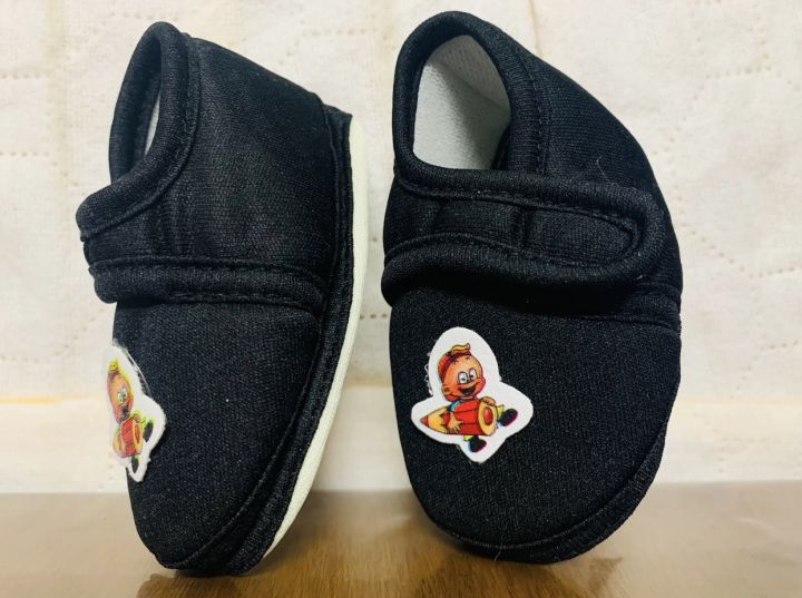 Baby%20Shoes%20%7C%20New%20Born%20Baby%20Shoes%20%7C%200%20Zero%20Size%20Baby%20Shoes%20%7C%20Pack%20Of%202%20Shoes%20&%20Socks%20-%20Image%204