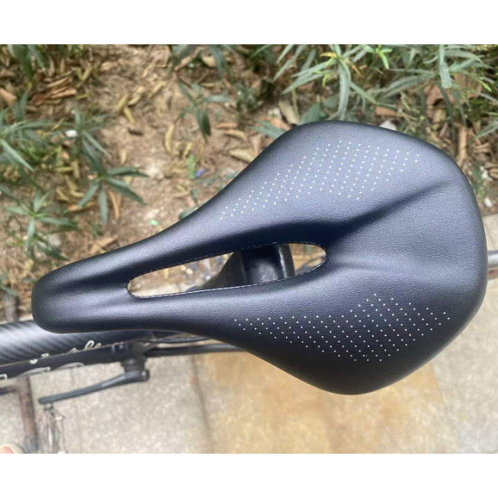 Ultra%20Light%20137g%20Ultra%20Soft%20Comfortable%20Carbon%20Fiber%20Short%20Nose%20Seat%20Cushion%20for%20Road%20Bikes%20Bicycle%20Saddle%20Pad%20-%20Image%203