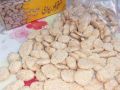 Desi Ghee Rewri (500gm Pack) / Til Wali Rewri (Sesame Seeds) / Made of Peshawari Gurr & Desi Ghee / Sweet Rewri Candies / Premium Quality (500gm Pack). 