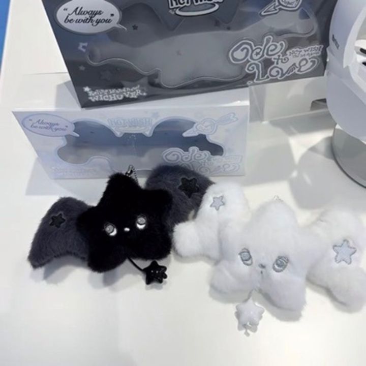new%20NCT%20WISH%20Black%20and%20White%20Wicku%20King%20Plush%20Doll%20Pendant%20Cute%20High%20Beauty%20Fan%20Commemorative%20Collection%20%20-%20Image%204