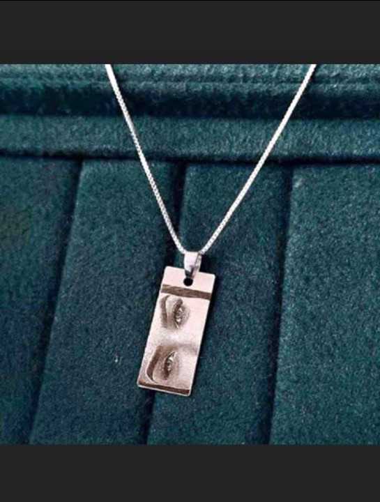 Customized%20Eyes%20Locket%20-%20Unique%20Photo%20Jewelry%20for%20Girls%20&%20Memory%20Keepsakes%20for%20Loved%20Ones%20-%20Image%204