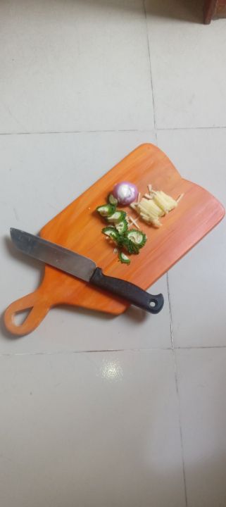 Wooden Vegetable Cutting Board Length 15 Inch Width 8 Inch - Make Meal Preparation Easy With This Wooden Vegetable Cutting Board, Offering Ample Space For Chopping And Slicing.