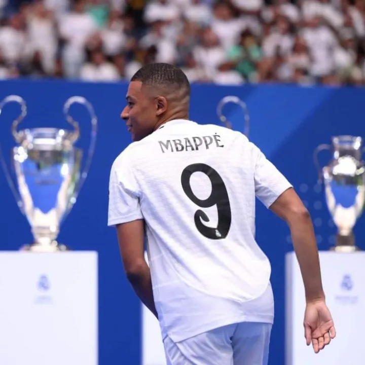 Real%20madrid%20kit%20Mbappe%209%20number%20new%20kit%20Mbappe%209%20kit%20new%20kit%20for%20real%20madrid%20fans%20best%20quality%20kit%20-%20Image%207