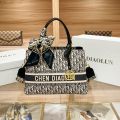 Chen Diaolun Handbag. 