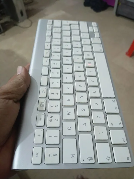 Magic%20keyboard%20Apple%20import%20from%20UK%20blutooth%20-%20Image%205