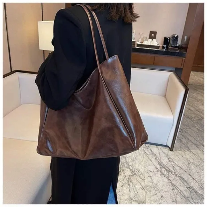 Lara%20leather%20tote%20bag%20-%20Image%209