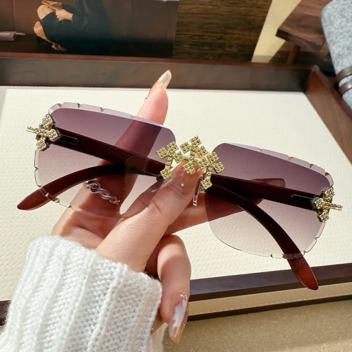 Women's%20Fashionable%20Frameless%20Edge%20Cutting%20High-quality%20Lace%20Diamond-set%20Lenses%20Fashionable%20Car%20Sunglasses%2090324%20-%20Image%205