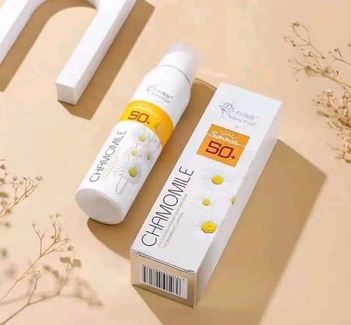 Chamomile%20Whitening%20%20Sunscreen%20Spray%20%20SPF%2050++%20-%20Image%203