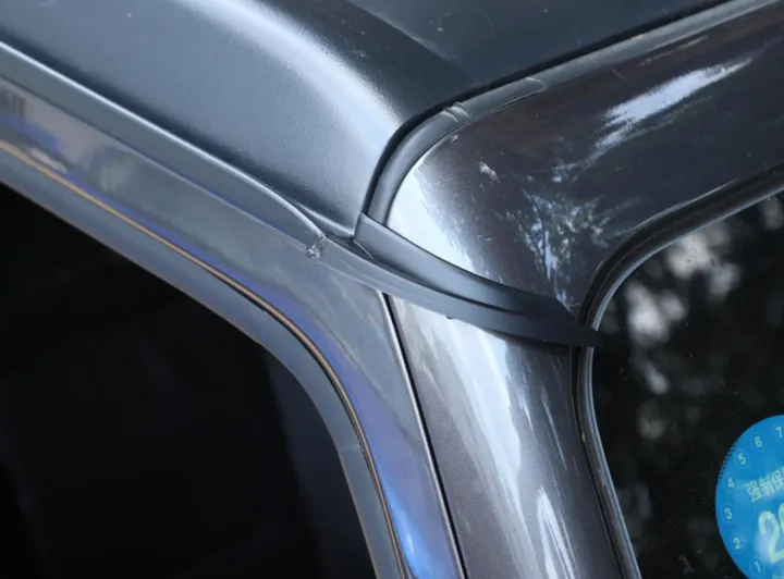 Rain%20Gutter%20%20Rainwater%20Diversion%20Parts%20Rain%20Groove%20Diverter%20for%20Jeep%20Wrangler%20JL%20JT%204XE%202018-2026%20Exterior%20Accessories%20-%20Image%204