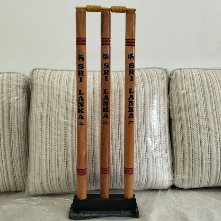 Cricket%20Wicket%20Set%20With%20Stand%20Wooden%20(%20Height%2023"%20/%20Height%2028"%20)%20-%20Image%205