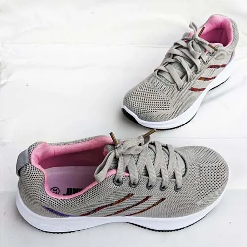 Women's shoes breathable running striding fly netting shoes ladies spring and summer new fashion leisure sports shoes