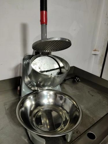 Ice%20Crusher%20Electric%20Ice%20Kross%20Ice%20Block%20Making%20Machine%20(Color%20:%20Silver)%20-%20Image%203