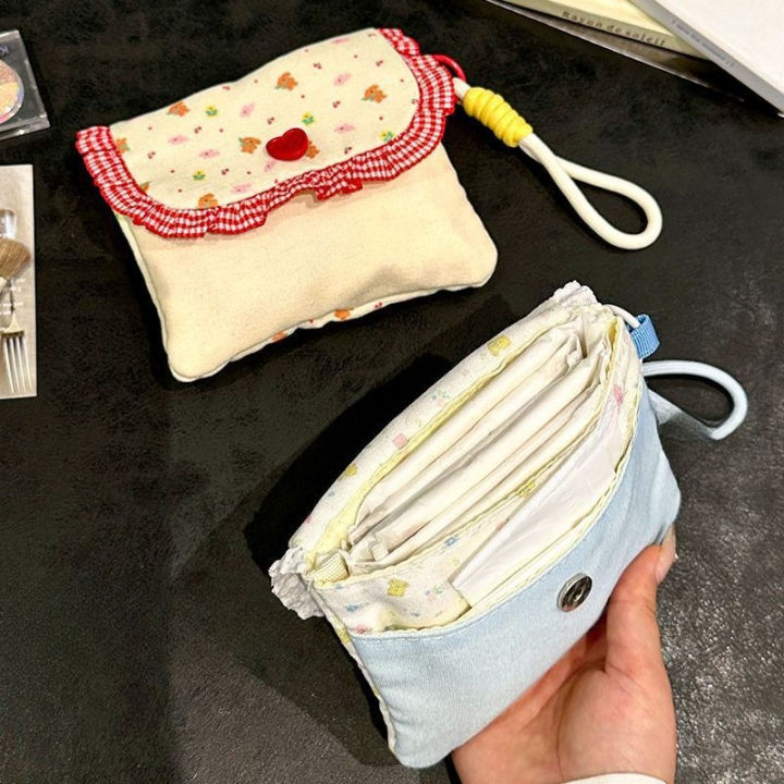Cute%20floral%20sanitary%20napkin%20storage%20bag,%20female%20large%20capacity%20student%20portable%20handheld%20storage%20bag%20for%20going%20out%20-%20Image%205